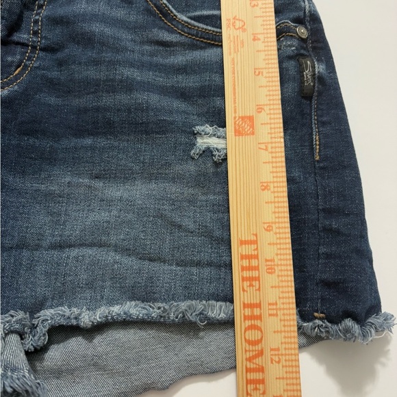Silver Jeans Blue Distressed Jean Shorts with Raw Hem. Waist 29 - Picture 8 of 10